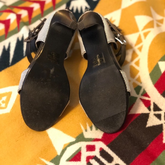 Heels - Picture 4 of 5